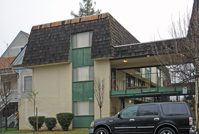 Building Photo - The Veranda