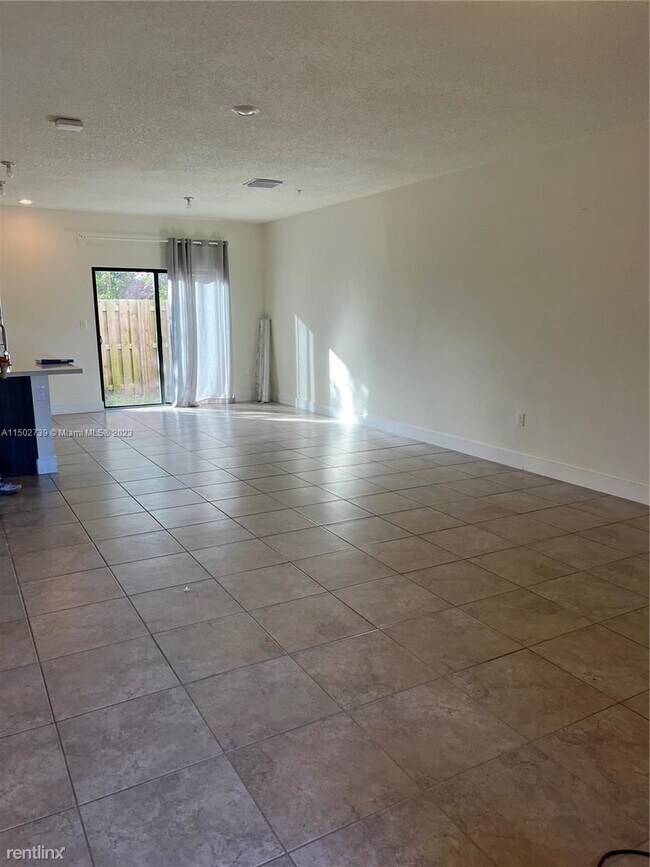 Foto del edificio - 3 br, 2.5 bath House - 10455 NW 82nd St Un...