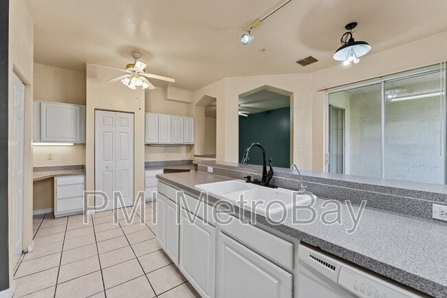 Building Photo - 5039 Sunridge Palms Dr