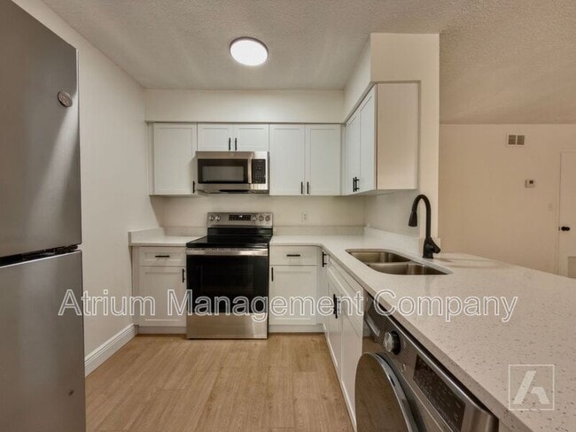 Photo - 615 Lakeview St House