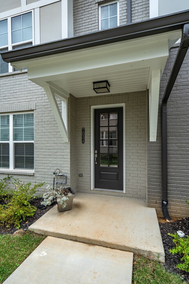 Building Photo - 7034 Westside Cir
