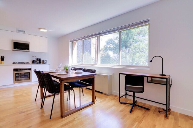 Foto del edificio - 1310 N Oak St