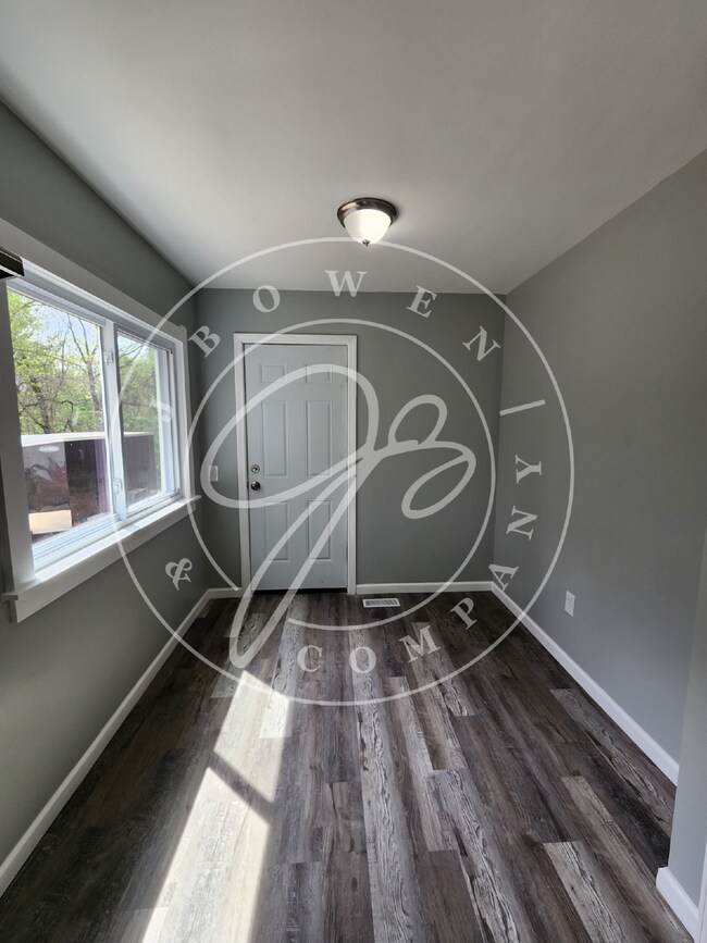 Foto del edificio - Charming 3-Bedroom brand new inside!  Coun...