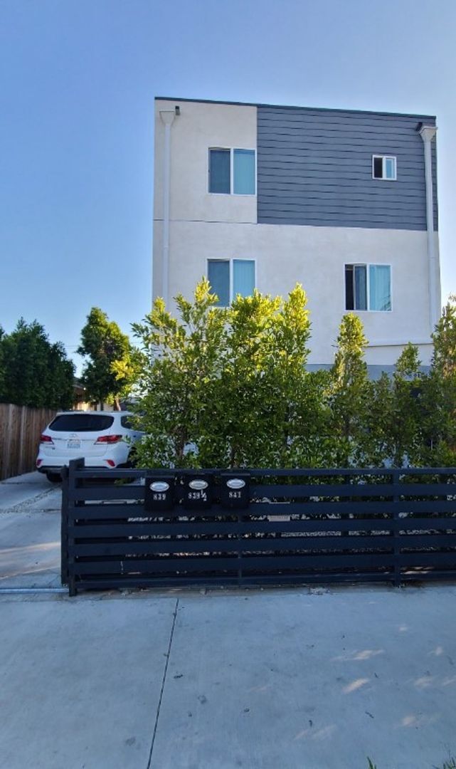 Building Photo - 32(839)