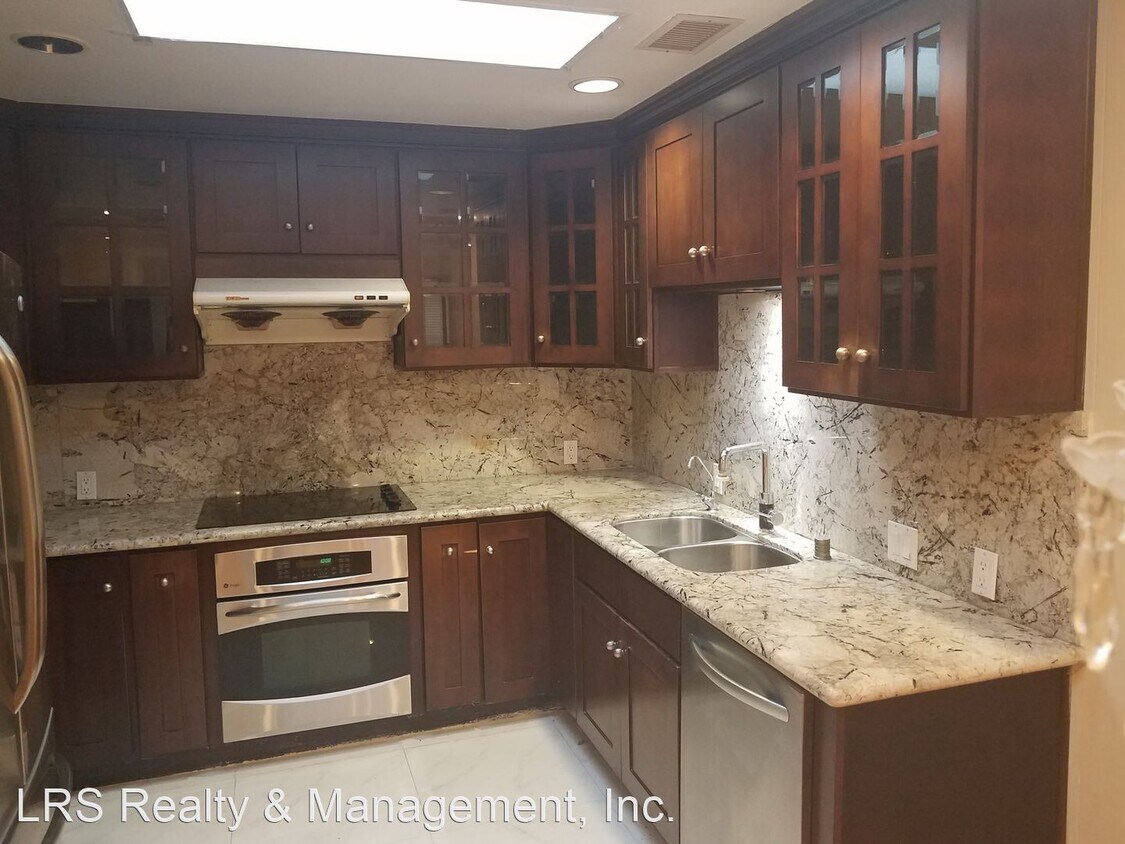 Primary Photo - 2 br, 1 bath House - 3062-D Via Serena S