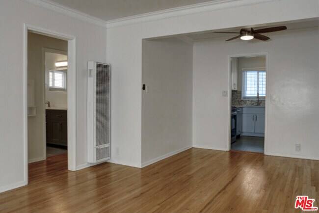 Foto del edificio - 3745 S Victoria Ave