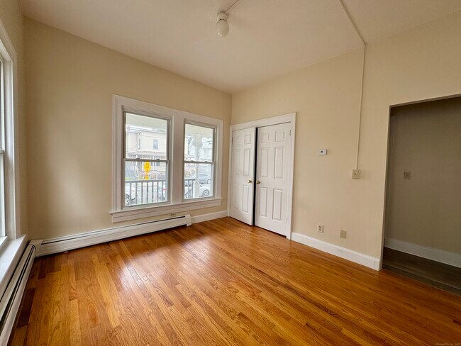 Foto del edificio - 251 Black Rock Ave