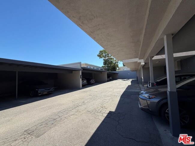 Building Photo - 5730 Yolanda Ave