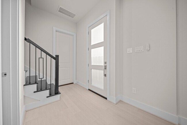 Foto del edificio - 4525 Davenport St