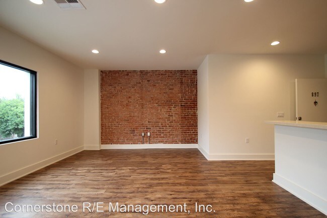 Building Photo - 897-899 N Fair Oaks Ave