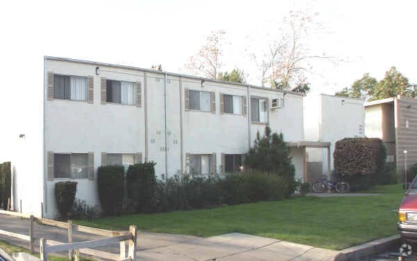 Building Photo - 4921-4933 Rosemead Blvd