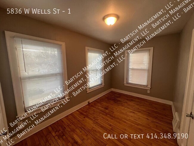 Foto del edificio - 5836 W Wells St