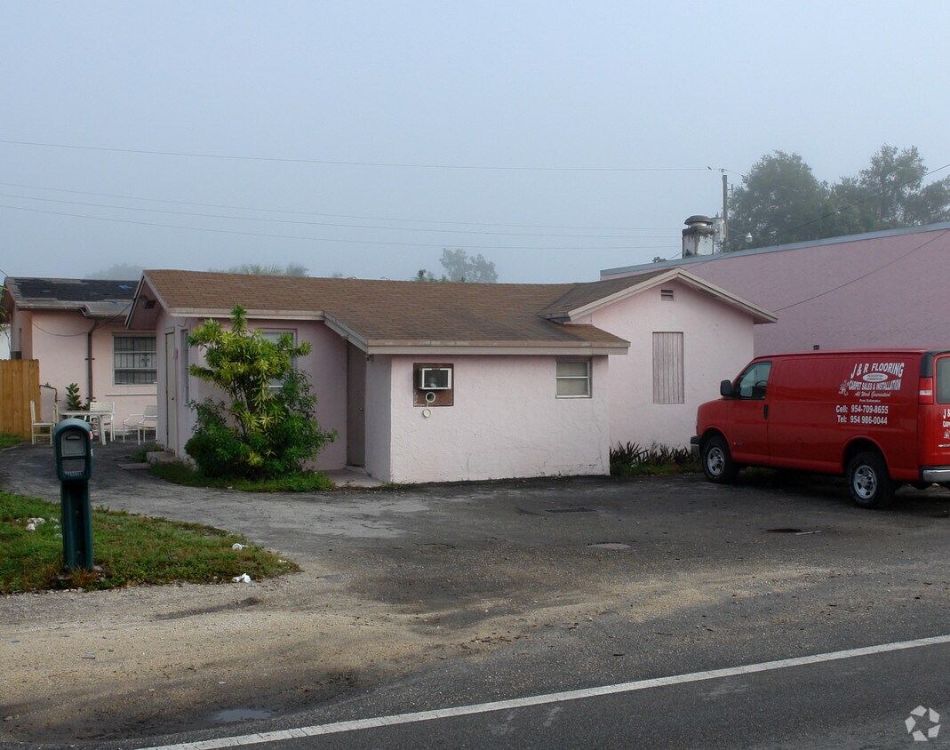 Foto principal - 6139 Johnson St