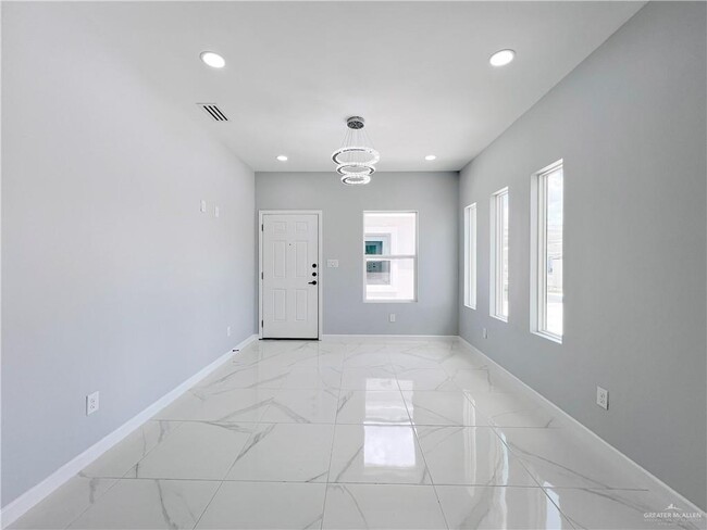 Building Photo - 817 N Woodson Ave