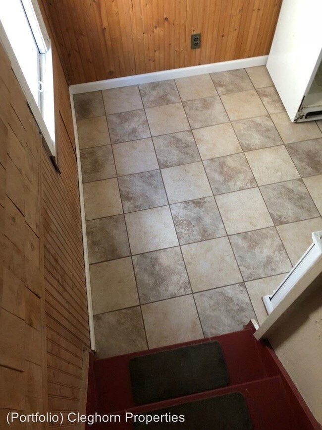 Foto del edificio - 4 br, 1 bath House - 322 Elm Street