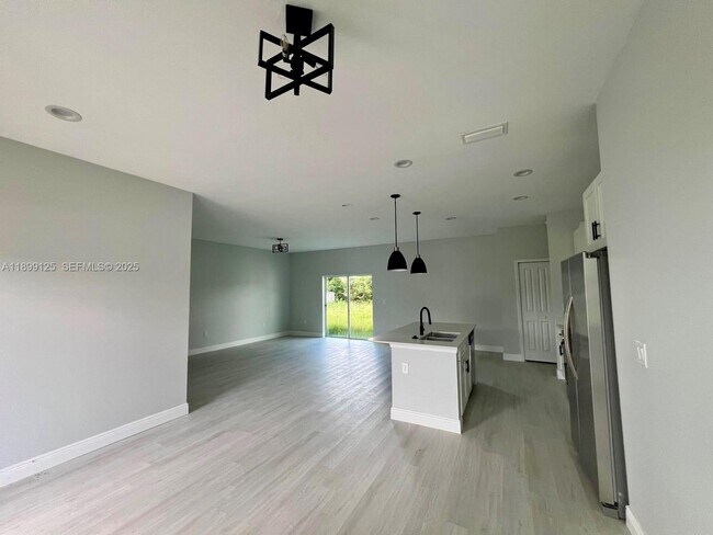 Foto del edificio - 21068 Exmore Ave