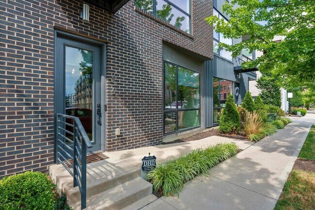 Building Photo - 236 Neruda Ave