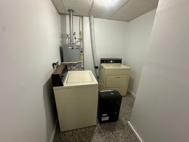 Building Photo - 3 Bed 1 Bath in Grand Rivers