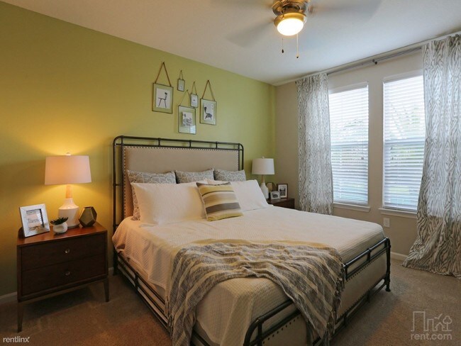 Foto del edificio - 934 Warehouse Rd