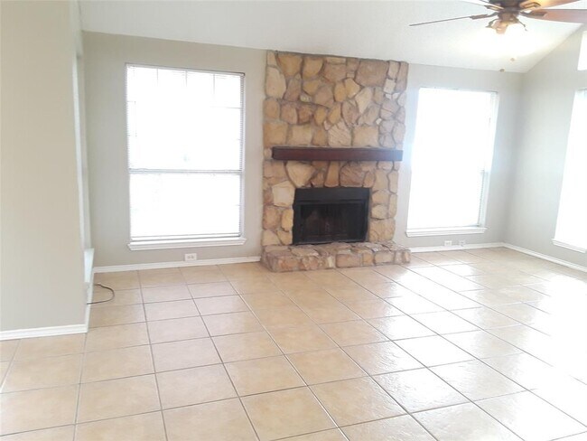 Foto del edificio - 808 Shady Brook Ln