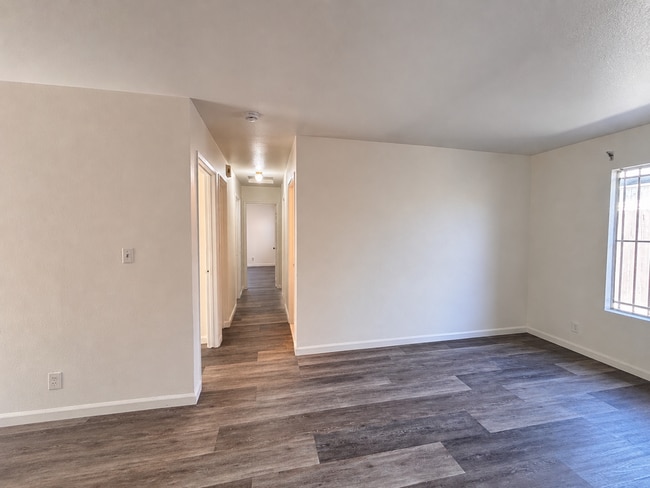 Living room/ hallway - 4825 Pickford St