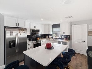 Building Photo - 100 SW 17th St