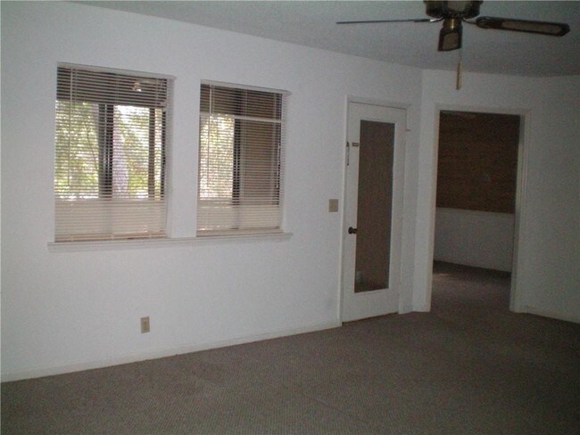 Building Photo - 236 Walmar Grove