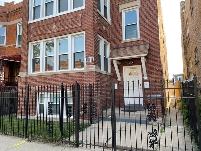 Building Photo - 2428 N Avers Ave