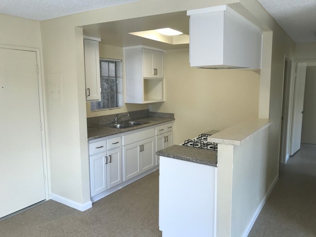 Building Photo - Highland Apartments