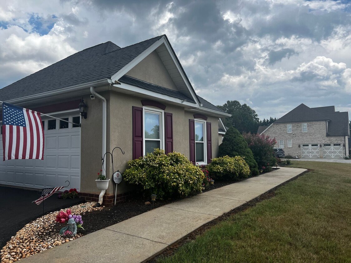 Primary Photo - Bedford County One Level House off 811