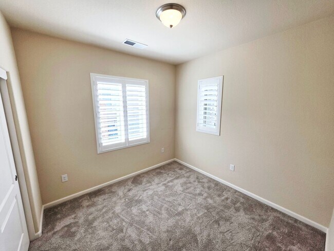Foto del edificio - Charming 4 Bedroom Newer Home