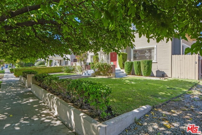 Foto del edificio - 975 Westchester Pl