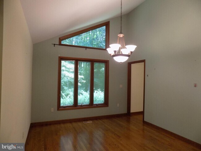 Building Photo - 5718 Kenfield Ln