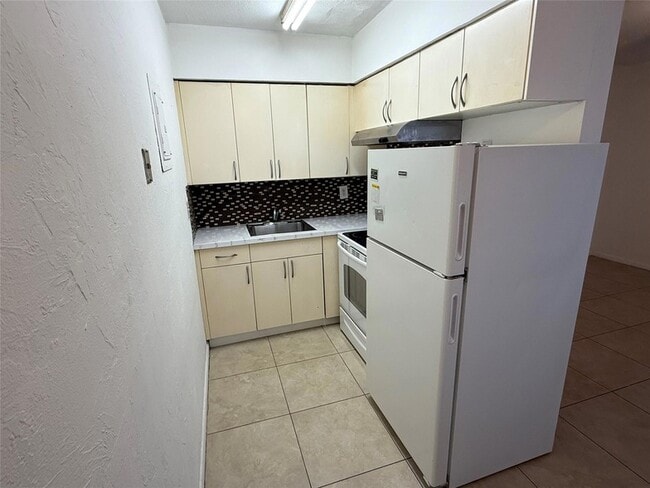 Building Photo - 4649 Bougainvilla Dr