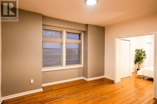 Photo du bâtiment - 821 Gladstone Ave