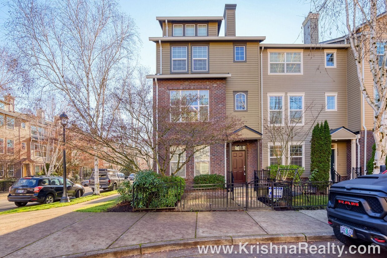 Primary Photo - Beautiful Corner Lot 3BD* 3BA* Townhome Lo...