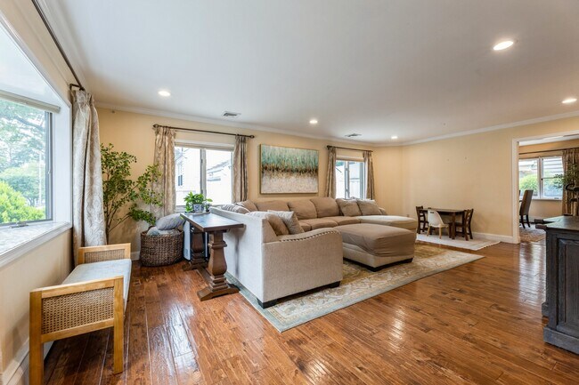 Building Photo - 123 Brookside Ave