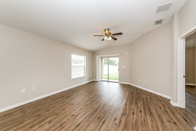 Foto del edificio - 1037 Seminole Sky Dr