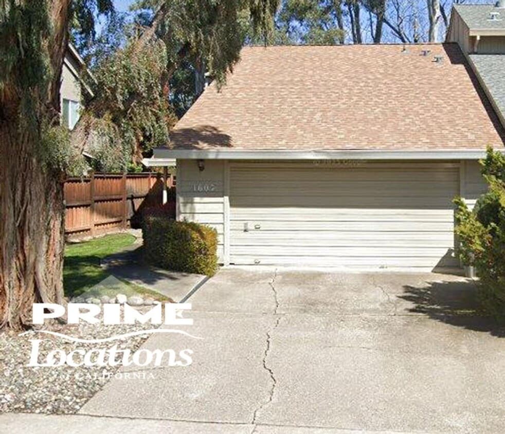 Primary Photo - Updated Roseville 2 bedroom 2 bath Gem