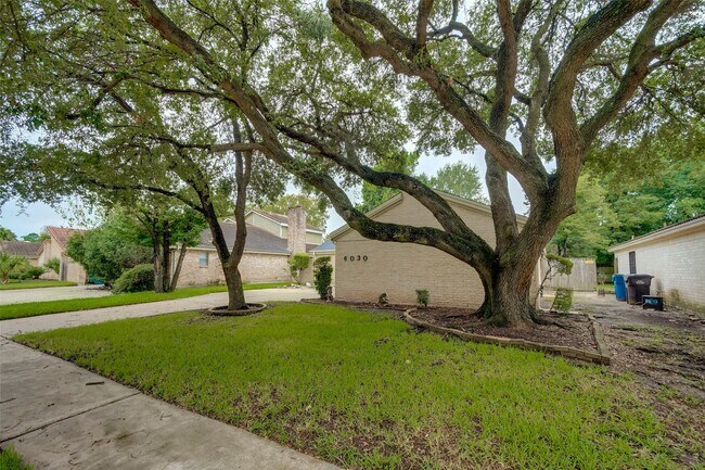 Foto del edificio - 6030 Gallant Forest Dr