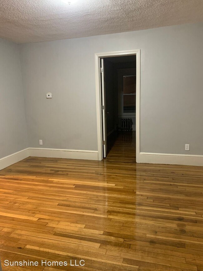 Foto del edificio - 5 br, 1.5 bath House - 76 Earl st