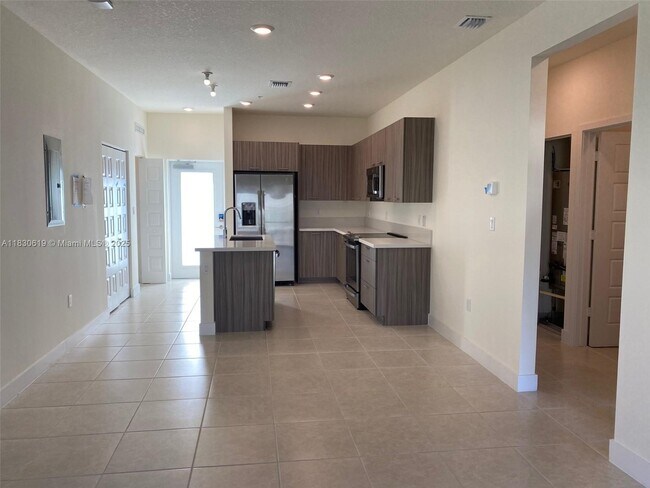 Foto del edificio - 4636 NW 84th Ave
