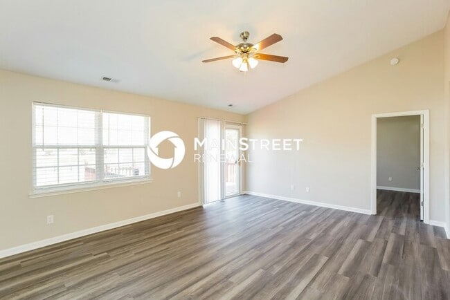 Building Photo - 2 Bedroom Pet-Friendly Home in GREENFIELD,...