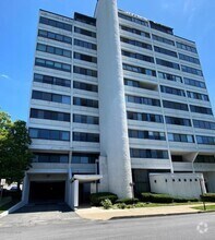 Building Photo - 550 Clay Ave