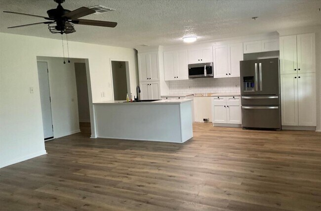 Building Photo - 2006 Chester St