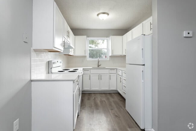 Breckenridge Apartments - 4320 Arlington Cir Liverpool, NY