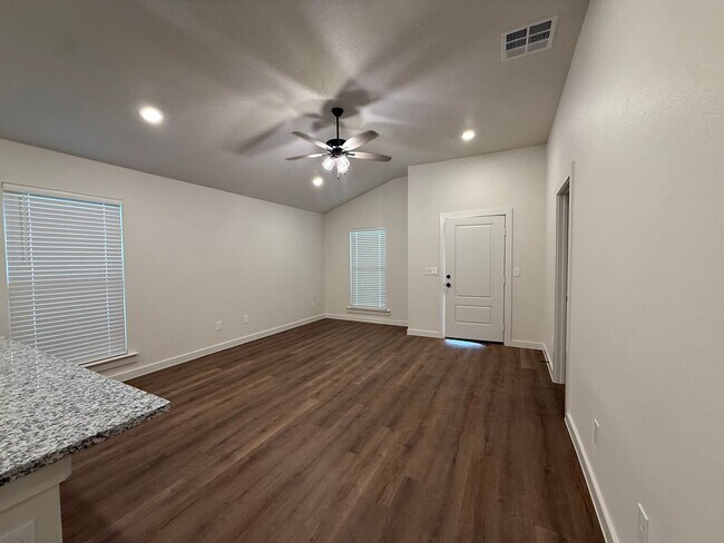 Building Photo - July Move-in