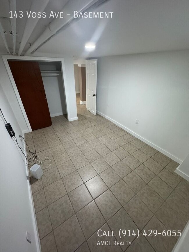 Building Photo - 143 Voss Ave