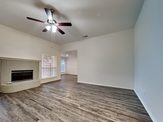 Building Photo - 533 Asbury Dr
