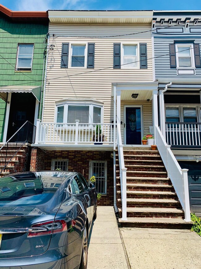 Building Photo - 172 Manhattan Ave